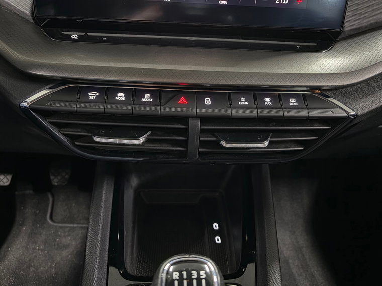 Vehicle Image 26