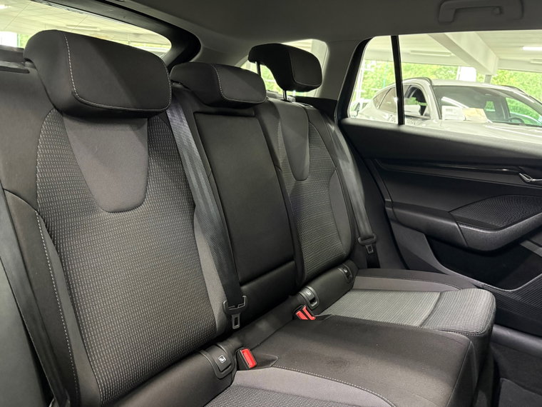 Vehicle Image 33