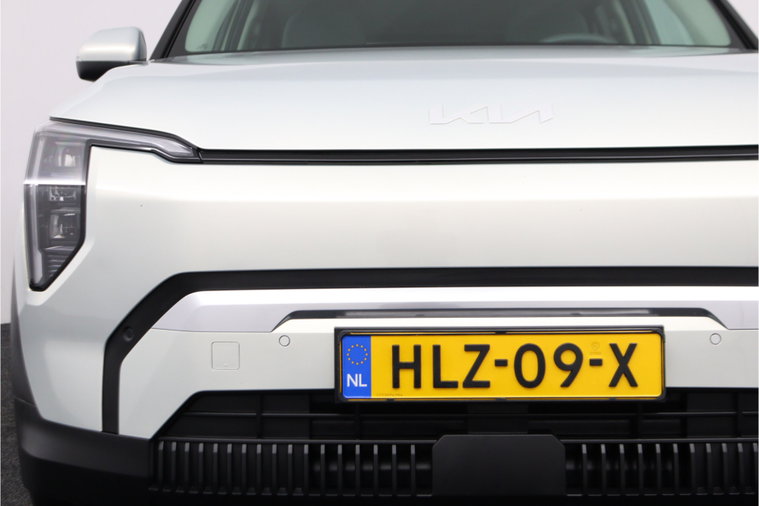 Vehicle Image 42
