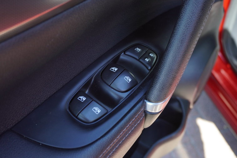 Vehicle Image 25