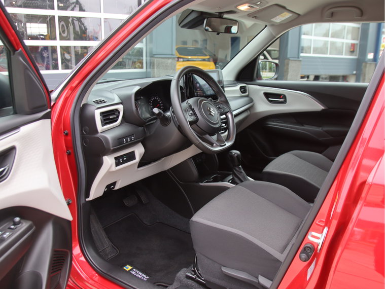 Vehicle Image 9