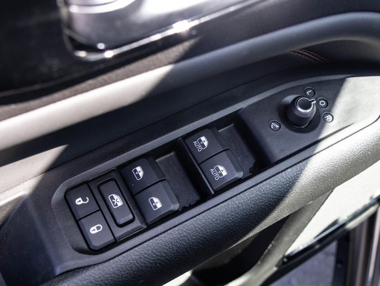 Vehicle Image 24