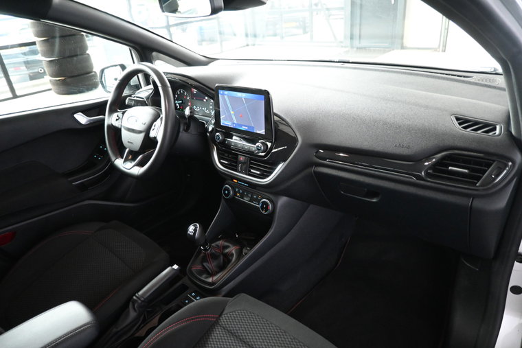 Vehicle Image 25