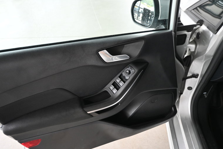 Vehicle Image 37