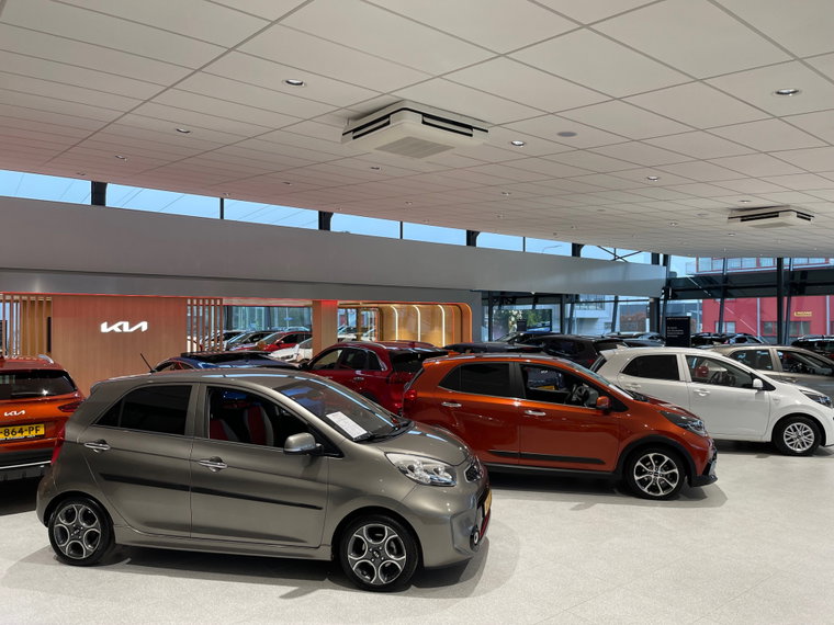 Vehicle Image 43