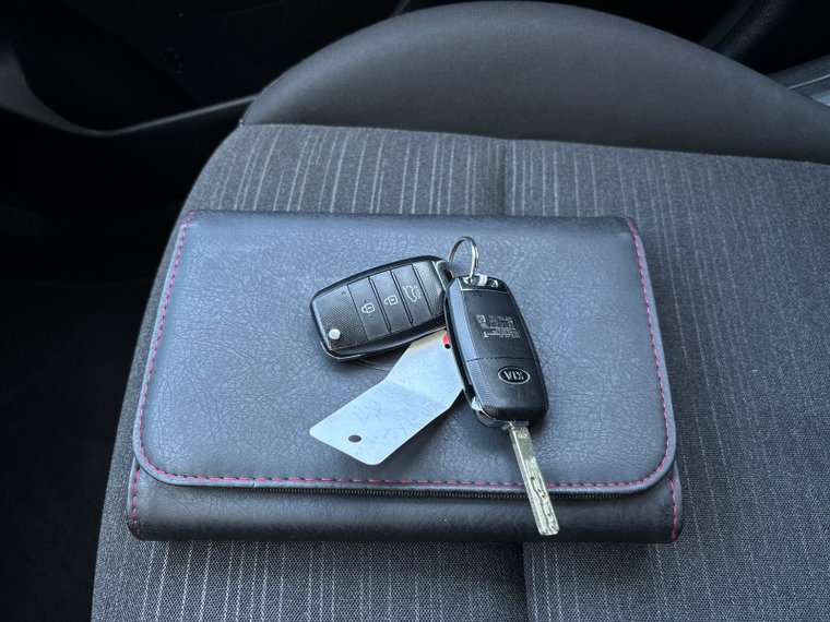 Vehicle Image 25