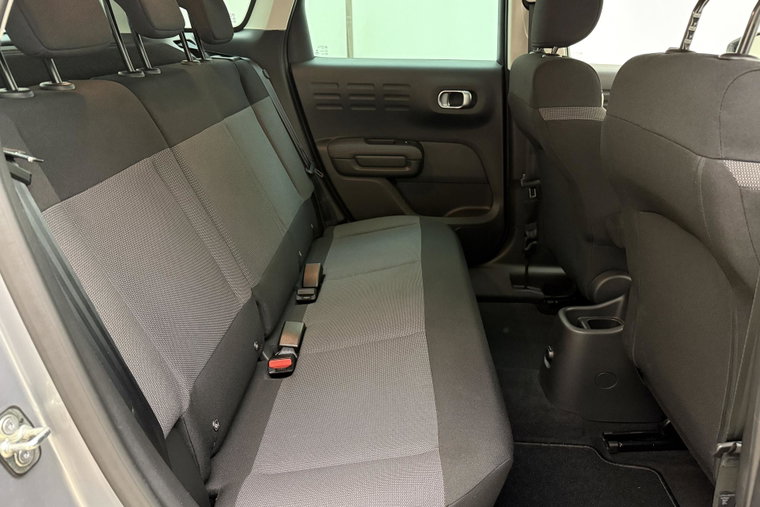 Vehicle Image 13