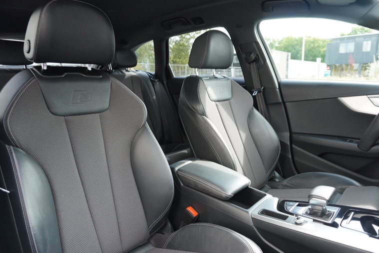 Vehicle Image 16