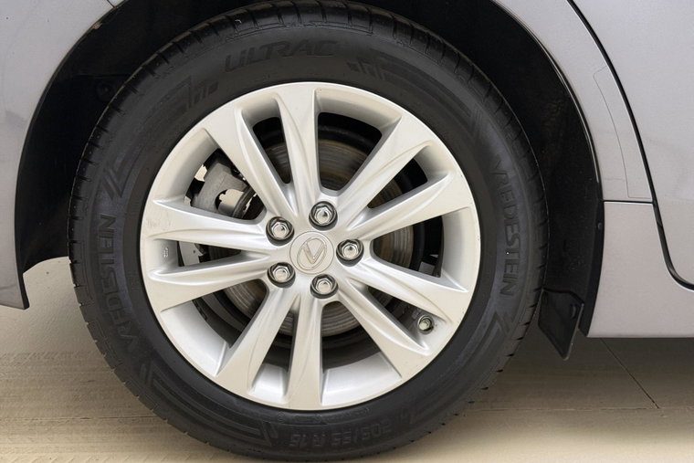 Vehicle Image 12