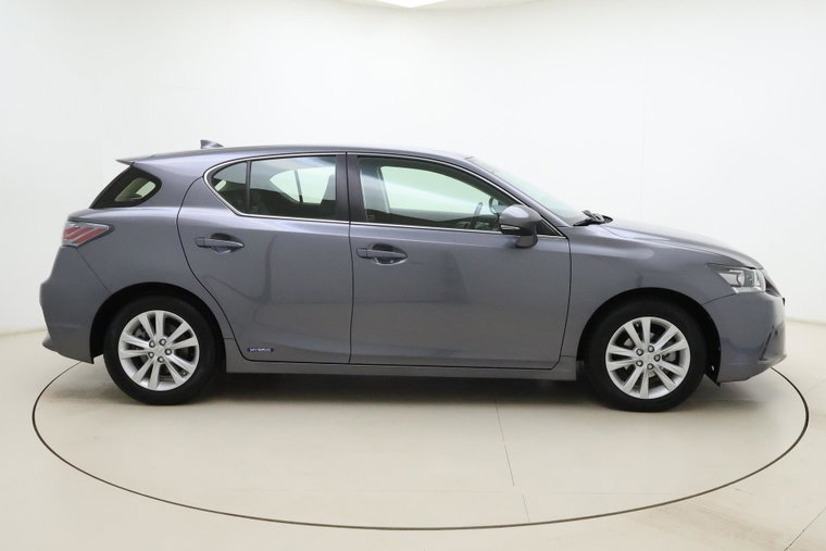 Vehicle Image 8