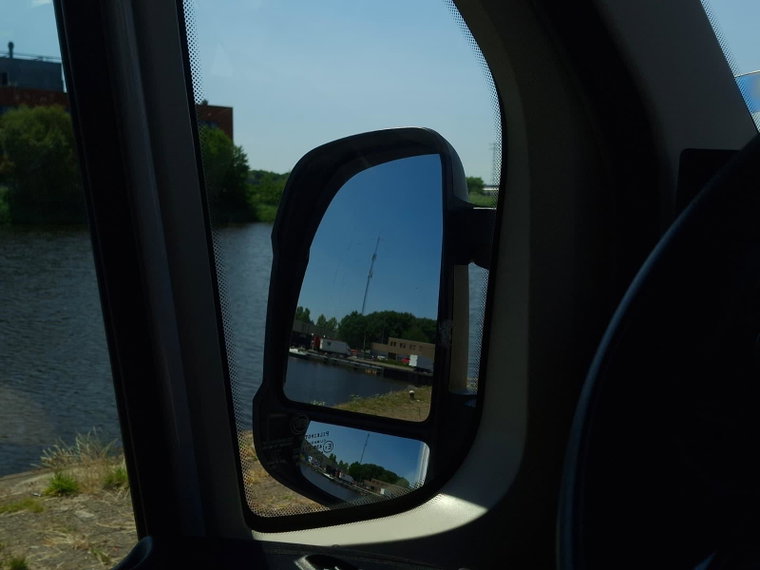 Vehicle Image 32