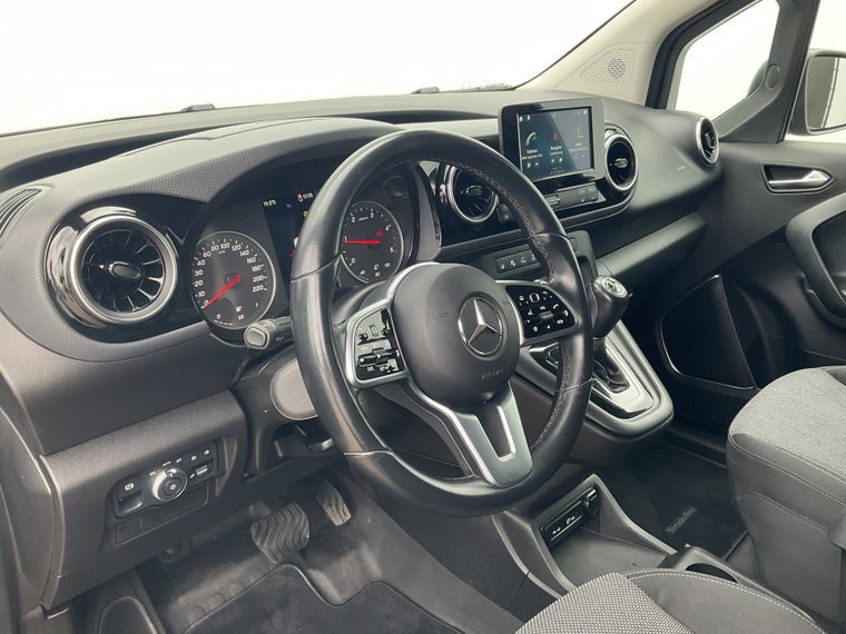 Vehicle Image 32