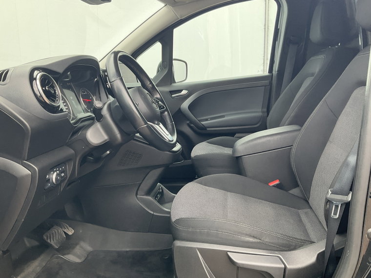 Vehicle Image 33