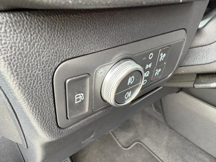 Vehicle Image 28