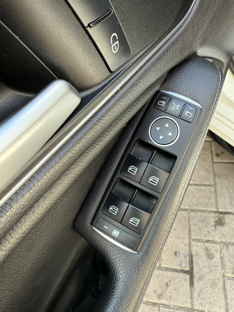 Vehicle Image 38