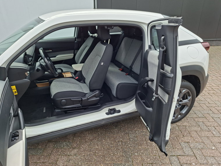 Vehicle Image 28