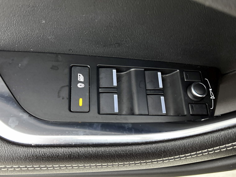 Vehicle Image 32