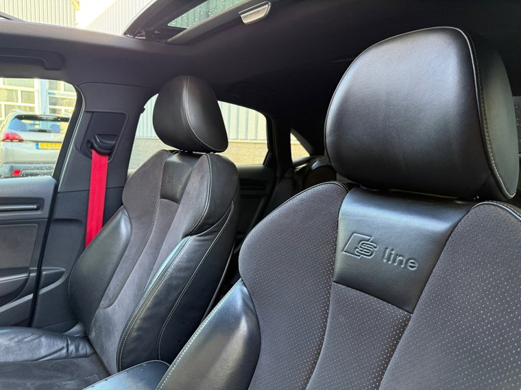 Vehicle Image 32