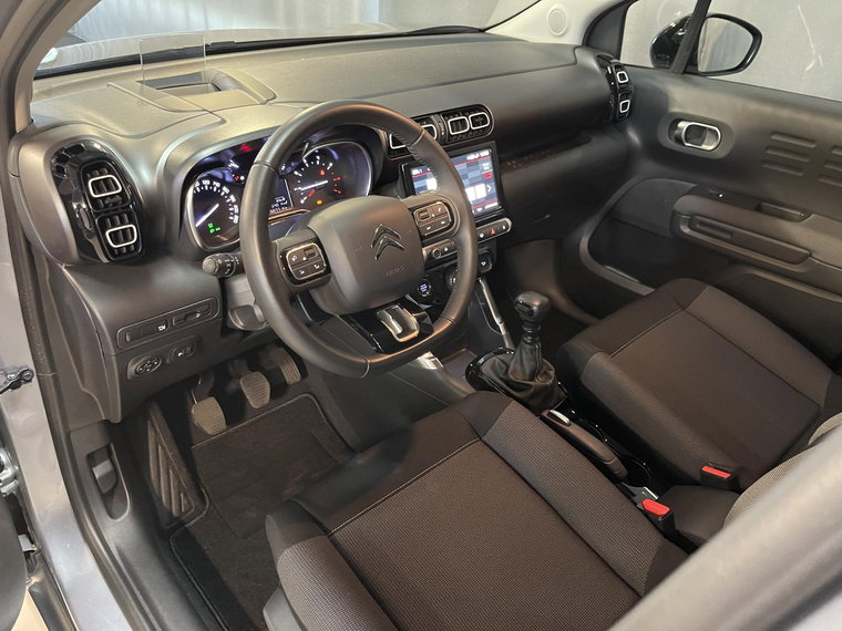 Vehicle Image 25
