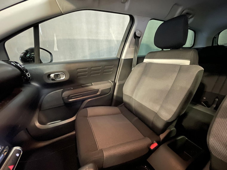 Vehicle Image 35