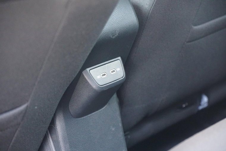 Vehicle Image 25