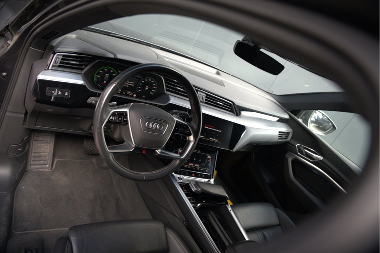Vehicle Image 8