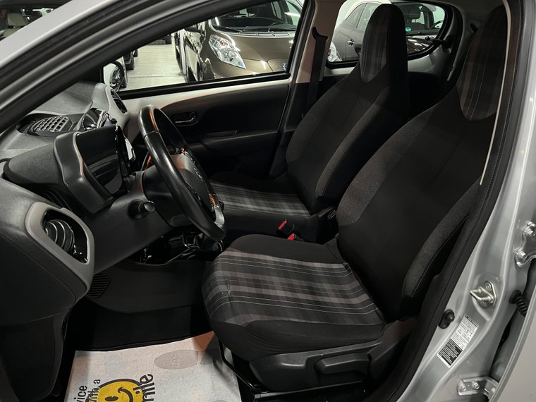 Vehicle Image 21