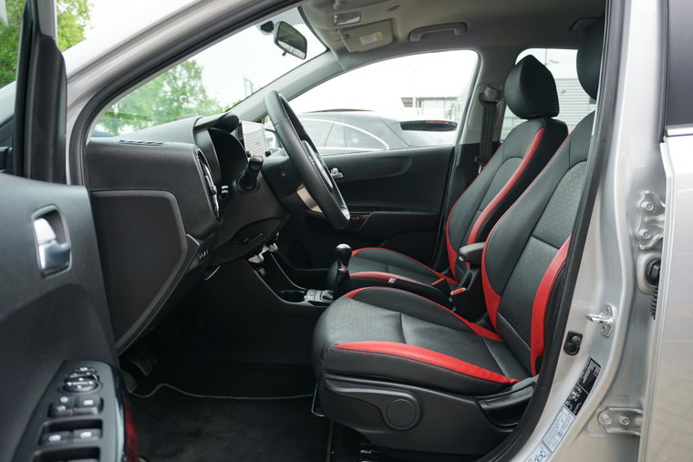 Vehicle Image 16