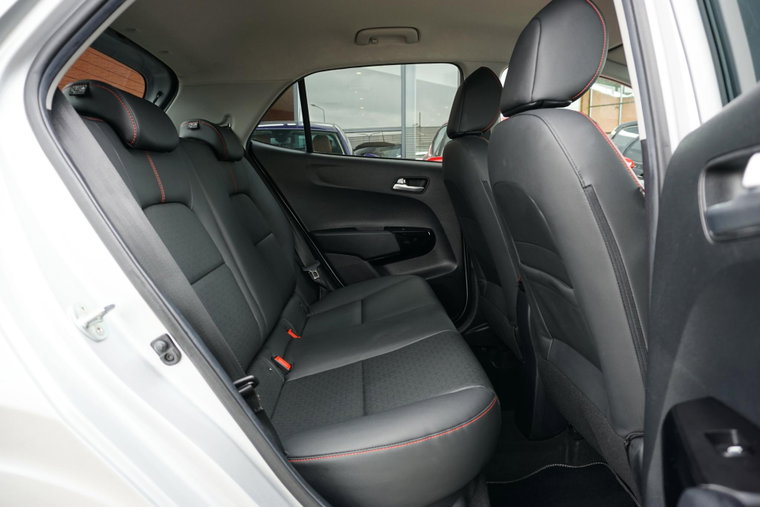 Vehicle Image 8