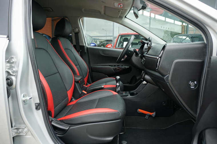 Vehicle Image 9