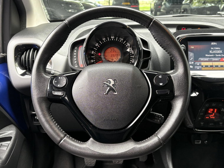 Vehicle Image 14