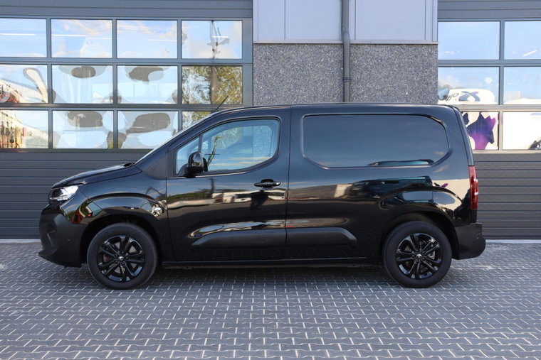 Vehicle Image 13