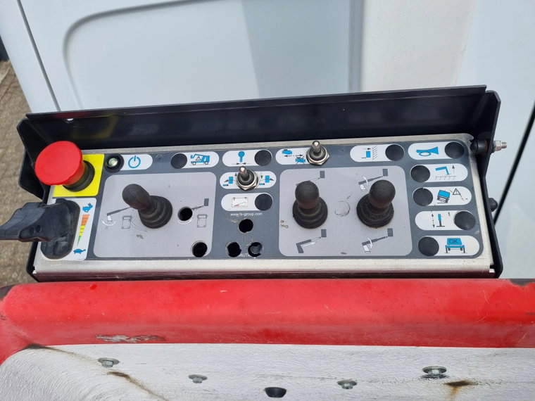 Vehicle Image 13