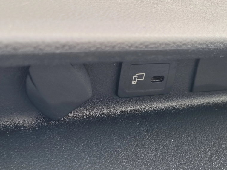 Vehicle Image 40