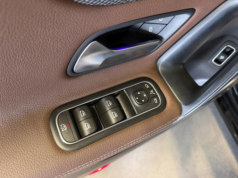 Vehicle Image 37