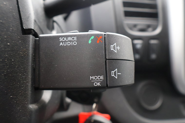 Vehicle Image 32