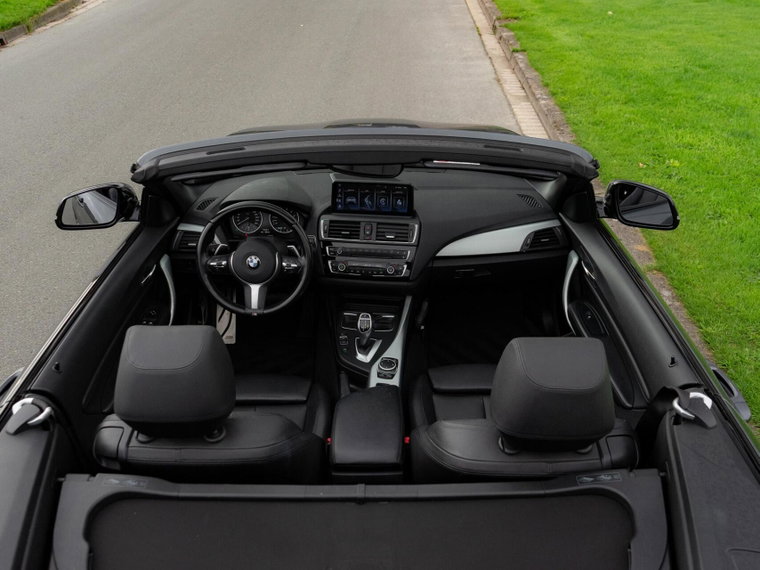 Vehicle Image 25