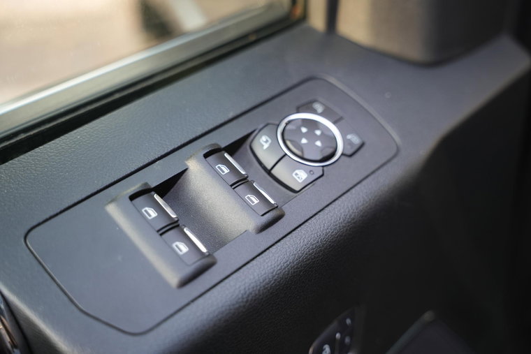 Vehicle Image 25