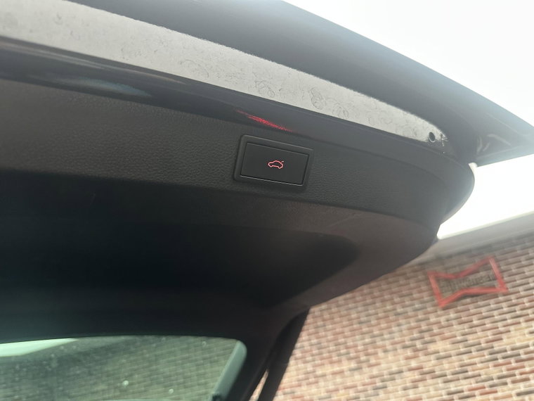 Vehicle Image 26