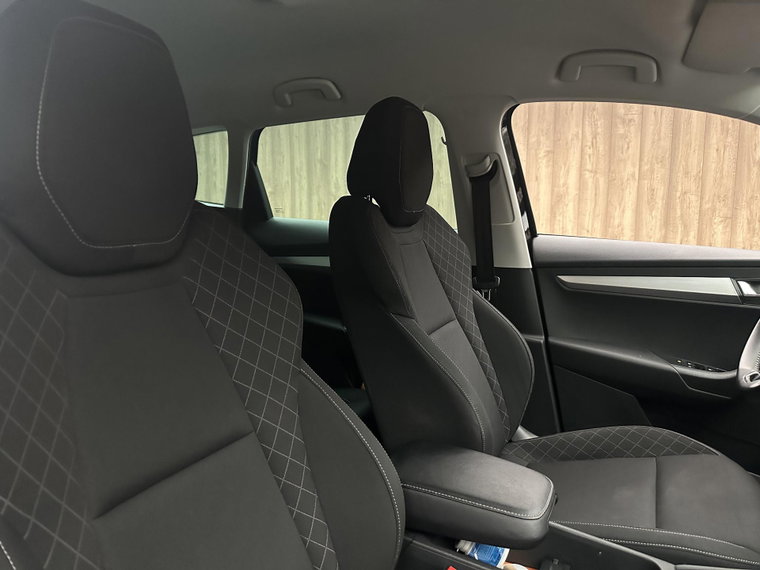 Vehicle Image 35