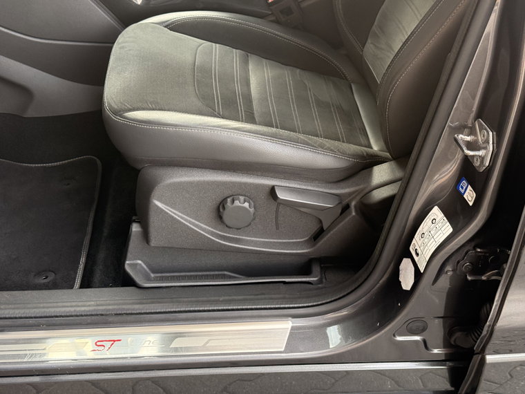 Vehicle Image 34