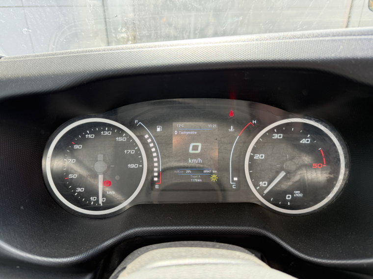Vehicle Image 25