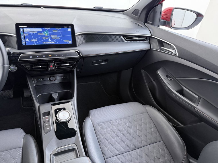 Vehicle Image 25