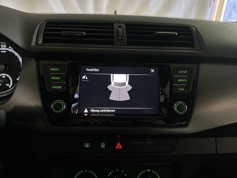 Vehicle Image 21