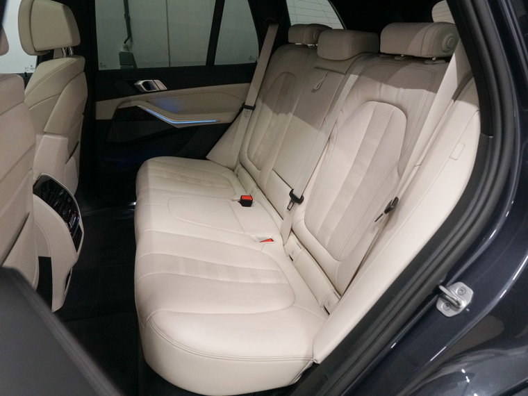 Vehicle Image 38