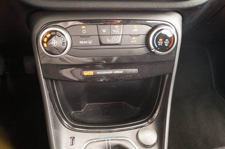 Vehicle Image 29