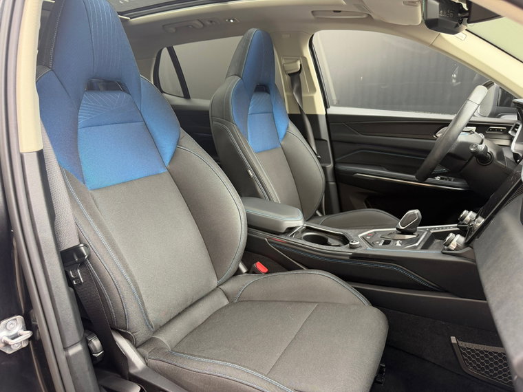 Vehicle Image 25