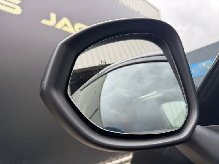 Vehicle Image 32