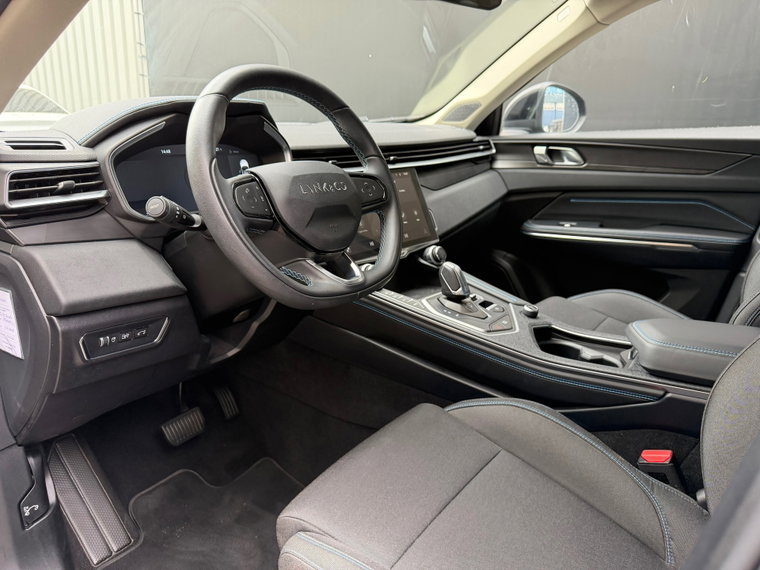 Vehicle Image 7