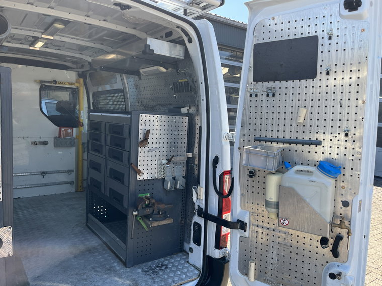 Vehicle Image 16